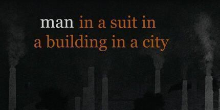 御三家Game-男人在一个城市的建筑西装